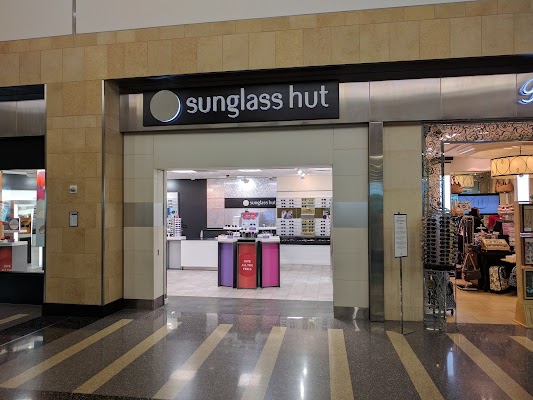 Sunglass Hut At San Diego Airport