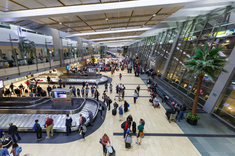 El Aeropuerto Internacional de San Diego ofrece servicio a la ciudad de San Diego, California.